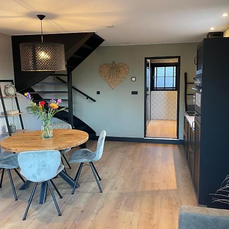 De Heerlykheid Wemeldinge, Vlak Bij Strand En Bos, Ruime Vakantiewoning Met Eigen Patio In De Karakteristieke Dorpsstraat Exterior photo