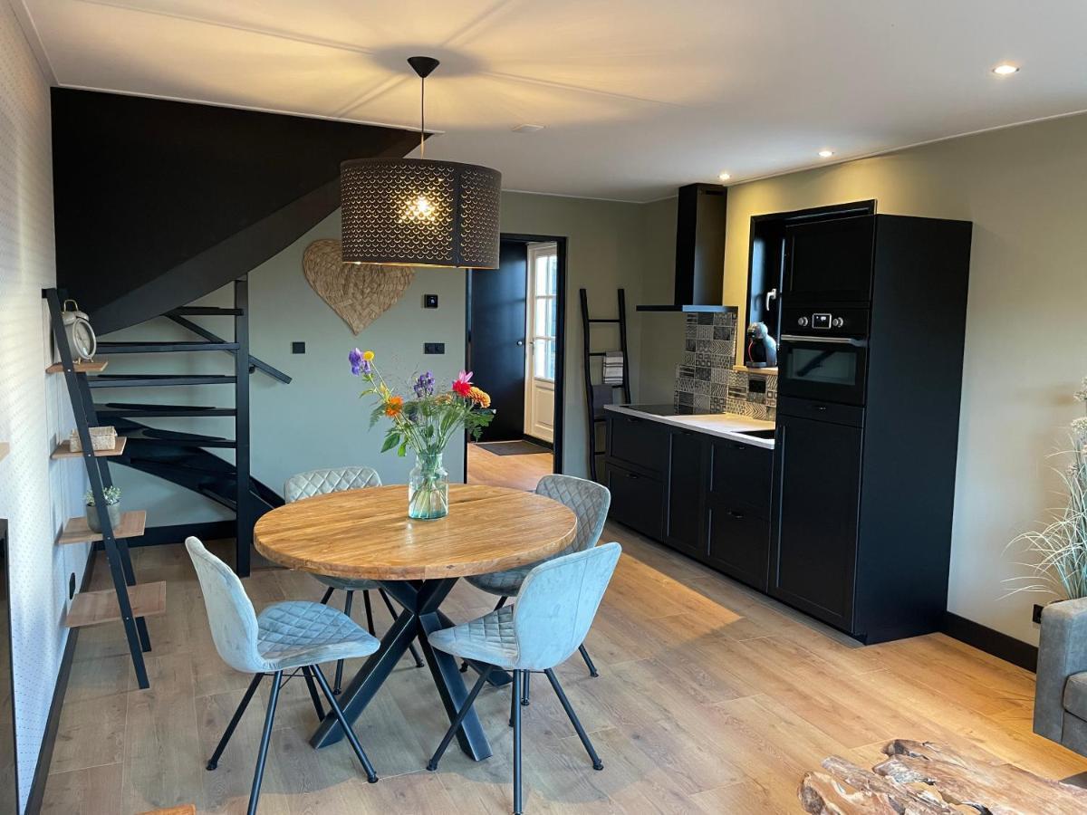 De Heerlykheid Wemeldinge, Vlak Bij Strand En Bos, Ruime Vakantiewoning Met Eigen Patio In De Karakteristieke Dorpsstraat Exterior photo