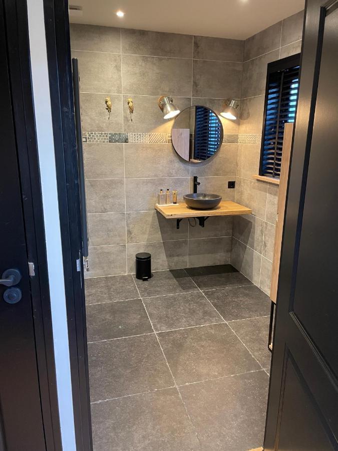 De Heerlykheid Wemeldinge, Vlak Bij Strand En Bos, Ruime Vakantiewoning Met Eigen Patio In De Karakteristieke Dorpsstraat Exterior photo