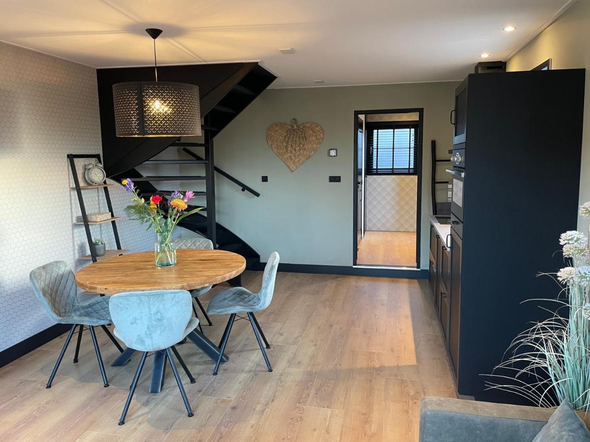 De Heerlykheid Wemeldinge, Vlak Bij Strand En Bos, Ruime Vakantiewoning Met Eigen Patio In De Karakteristieke Dorpsstraat Exterior photo
